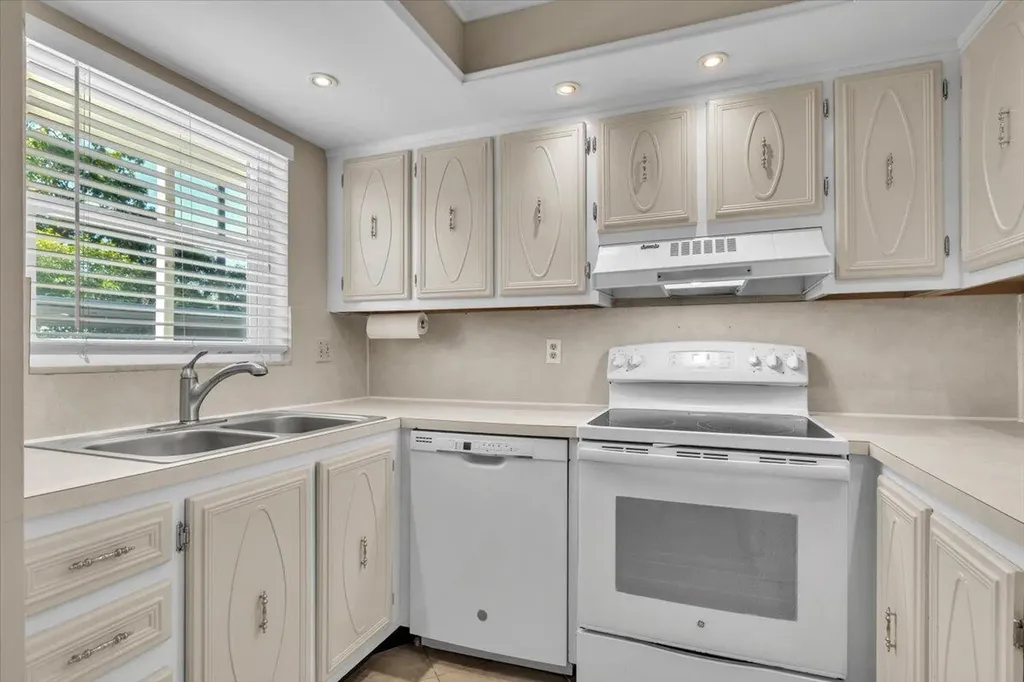 325 Charlemagne Boulevard Naples FL 34112