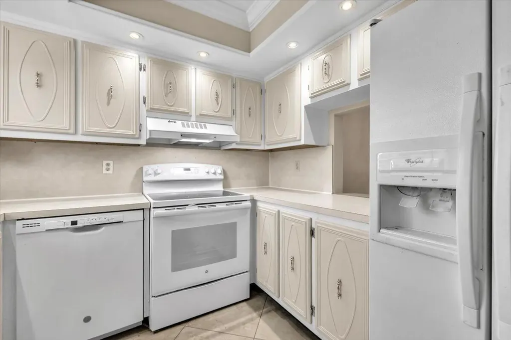 325 Charlemagne Boulevard Naples FL 34112