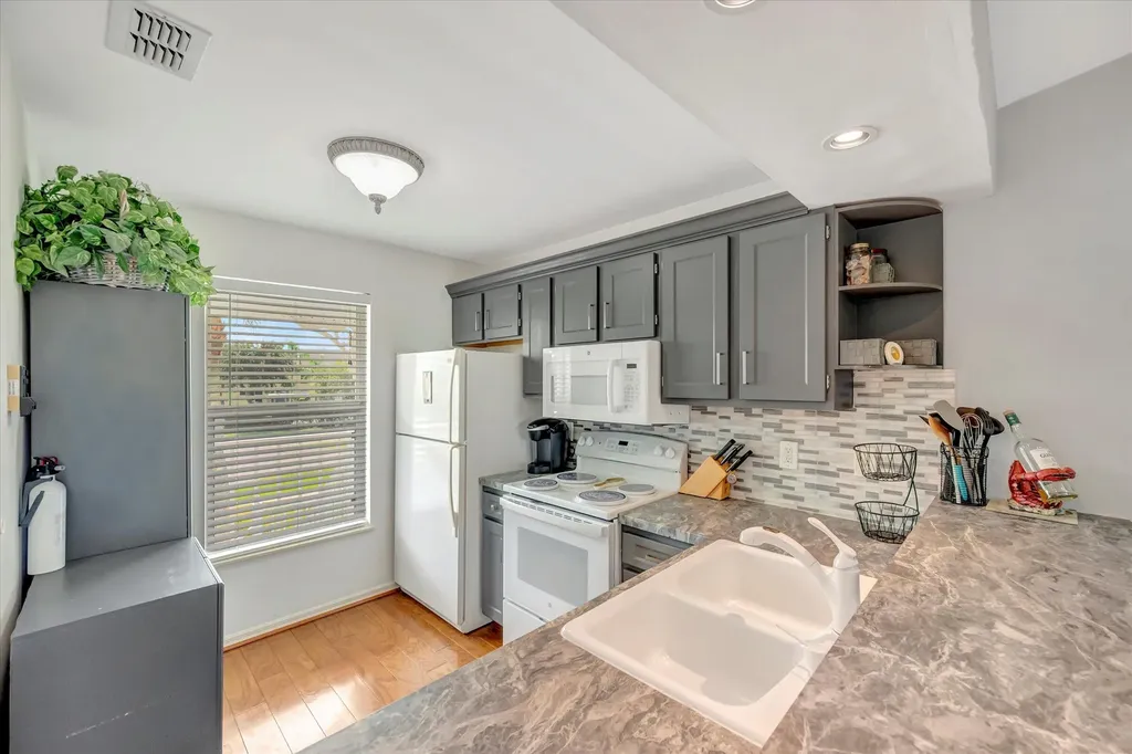 1315 Mainsail Drive Naples FL 34114