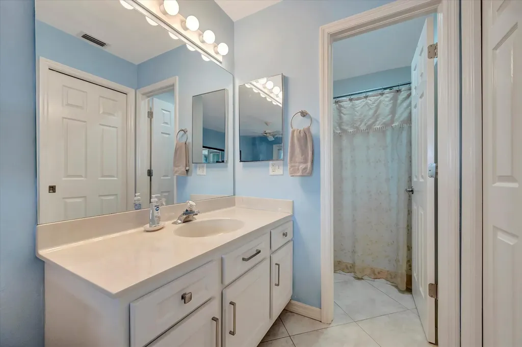 1315 Mainsail Drive Naples FL 34114