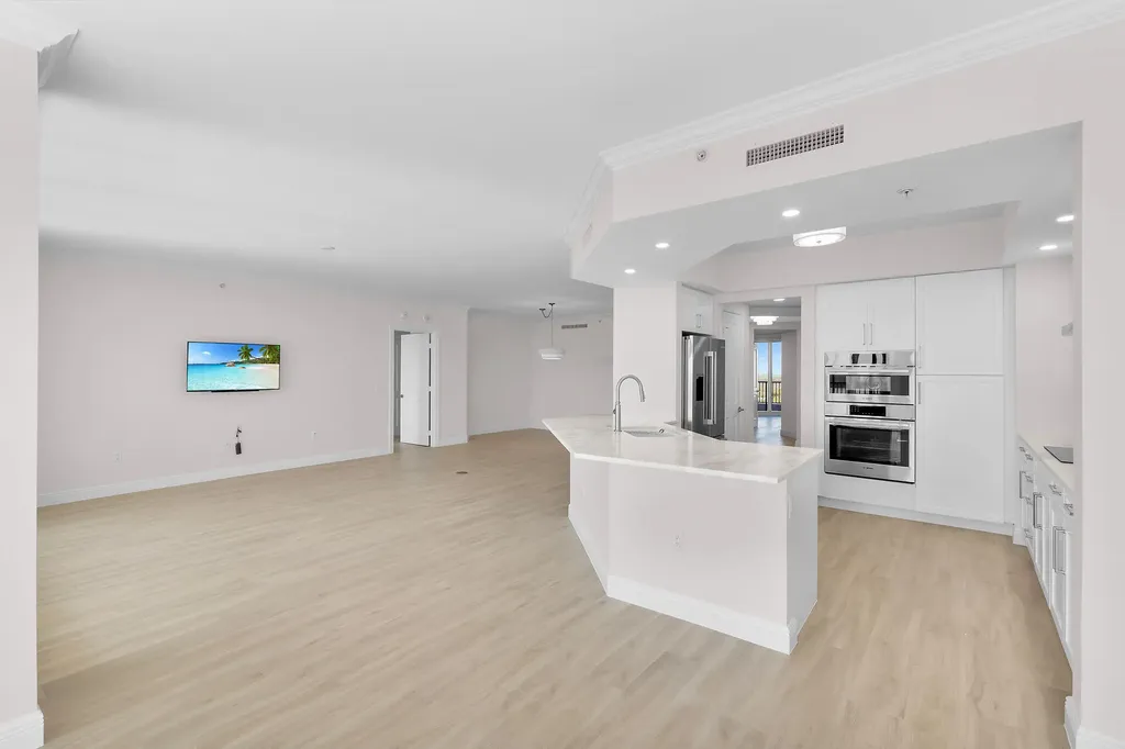 1060 Borghese Lane Naples FL 34114