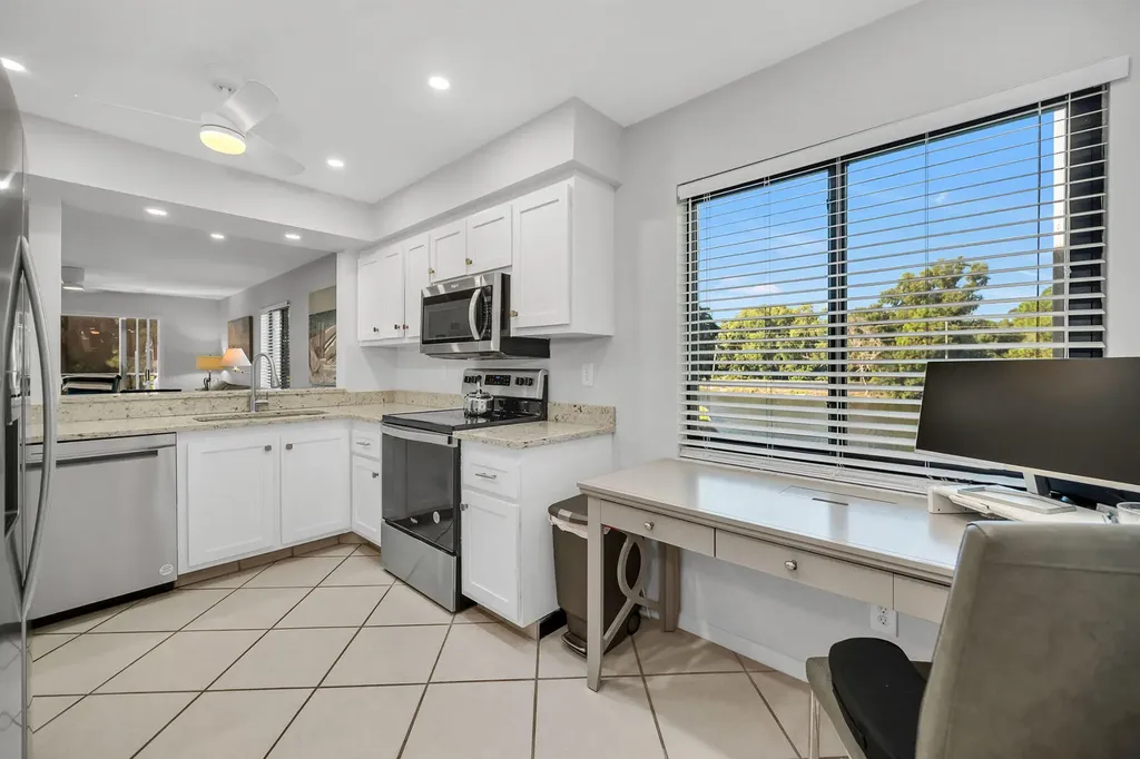 228 Fox Glen Drive Naples FL 34104