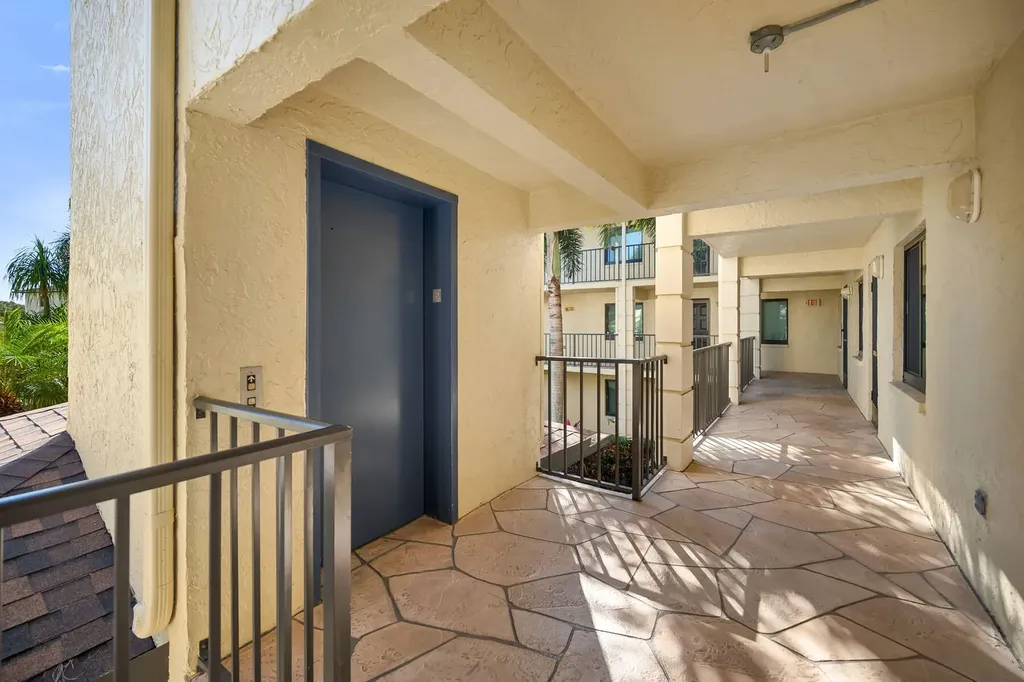 228 Fox Glen Drive Naples FL 34104