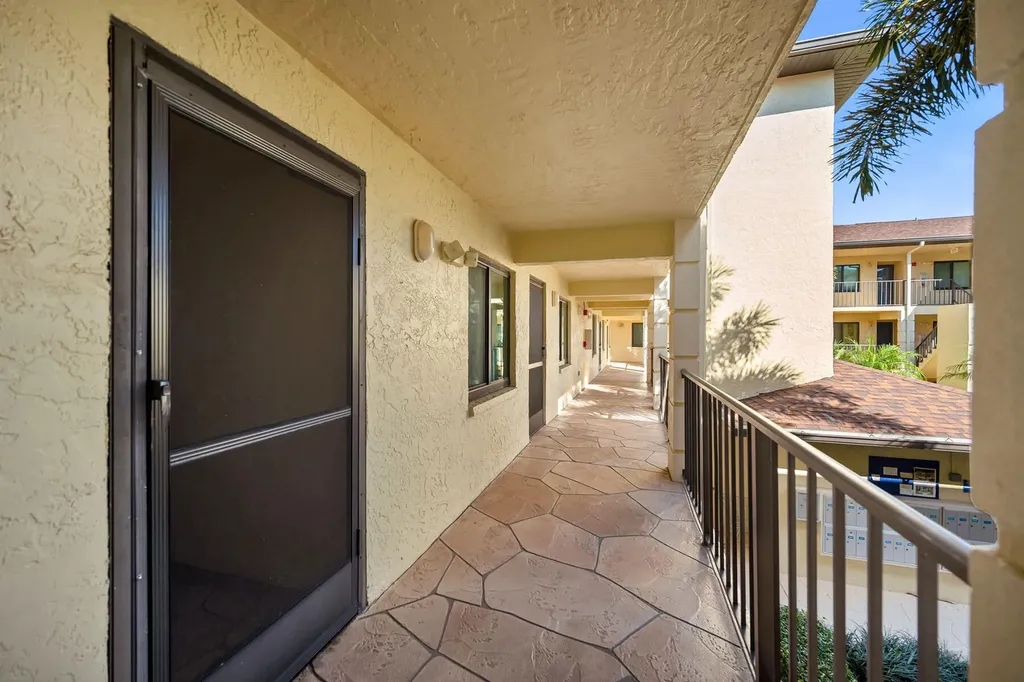 228 Fox Glen Drive Naples FL 34104