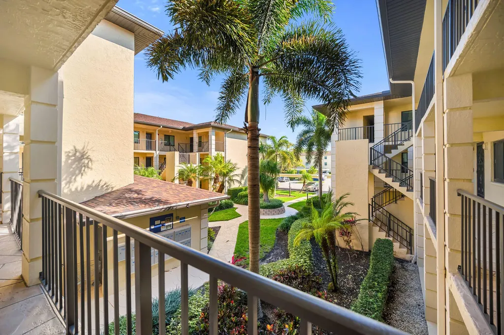 228 Fox Glen Drive Naples FL 34104