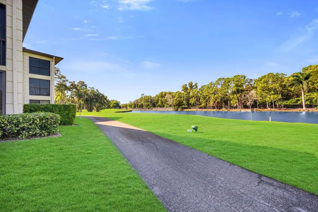 228 Fox Glen Drive Naples FL 34104