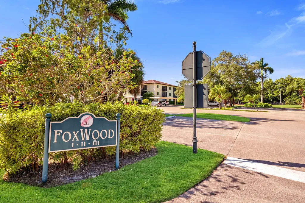 228 Fox Glen Drive Naples FL 34104