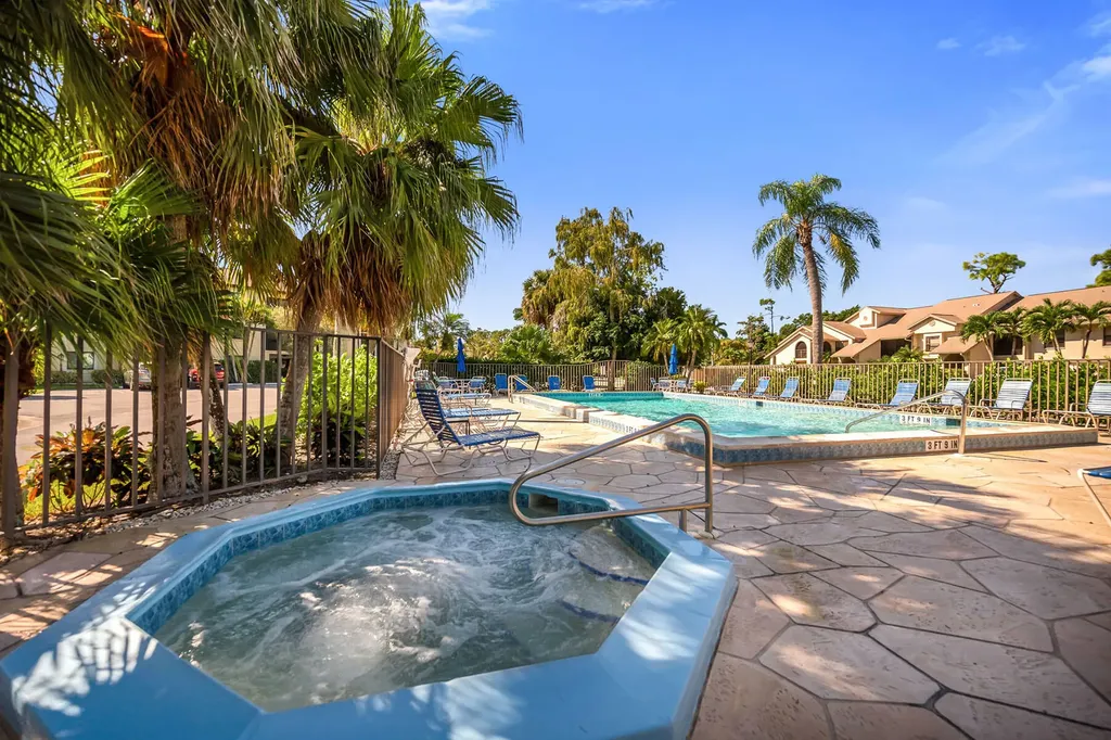 228 Fox Glen Drive Naples FL 34104