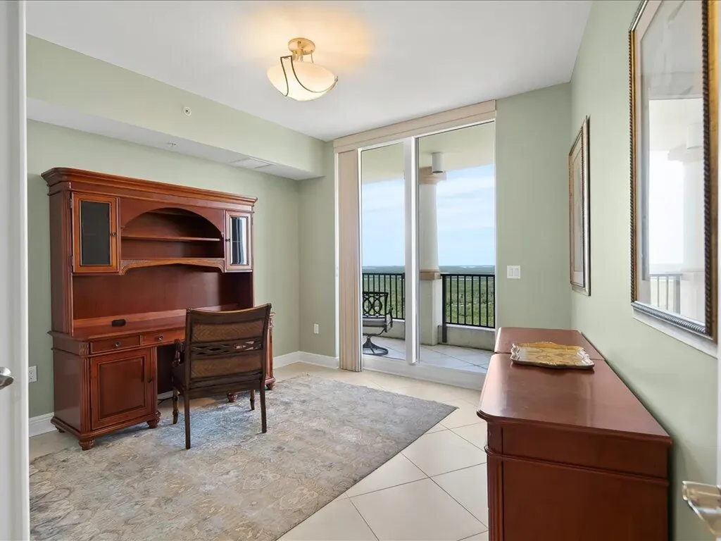 1050 Borghese Naples FL 34114