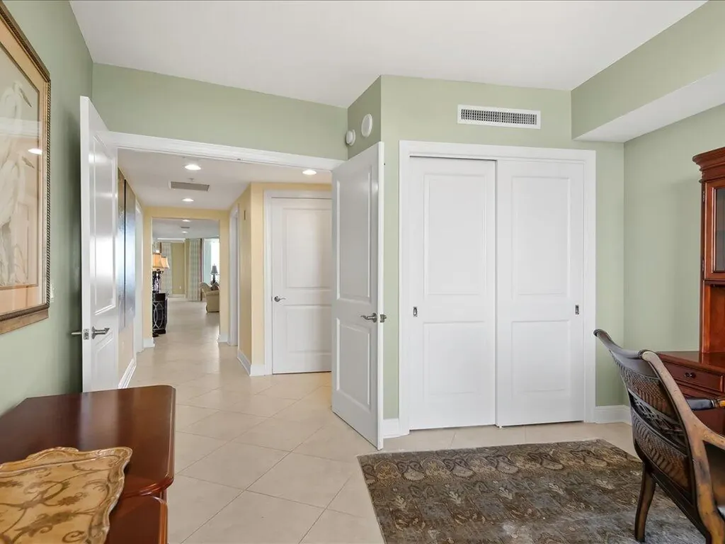 1050 Borghese Naples FL 34114