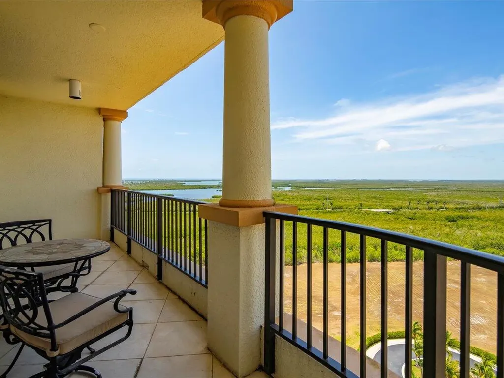 1050 Borghese Naples FL 34114