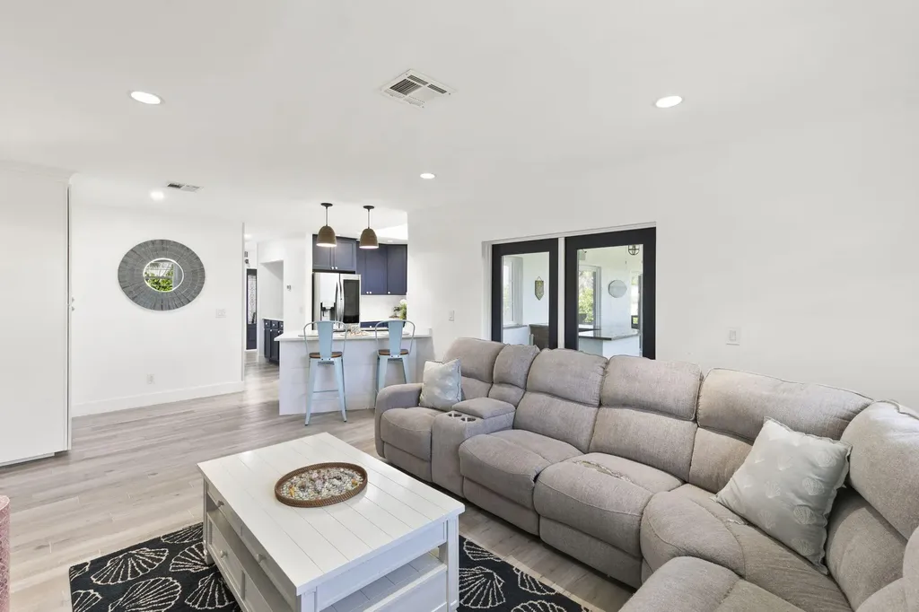 101 San Salvador Street Naples FL 34113