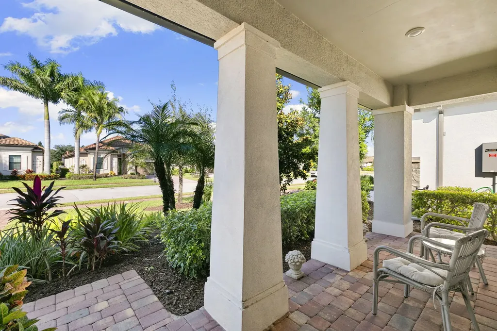 2787 Aviamar Circle Naples FL 34114