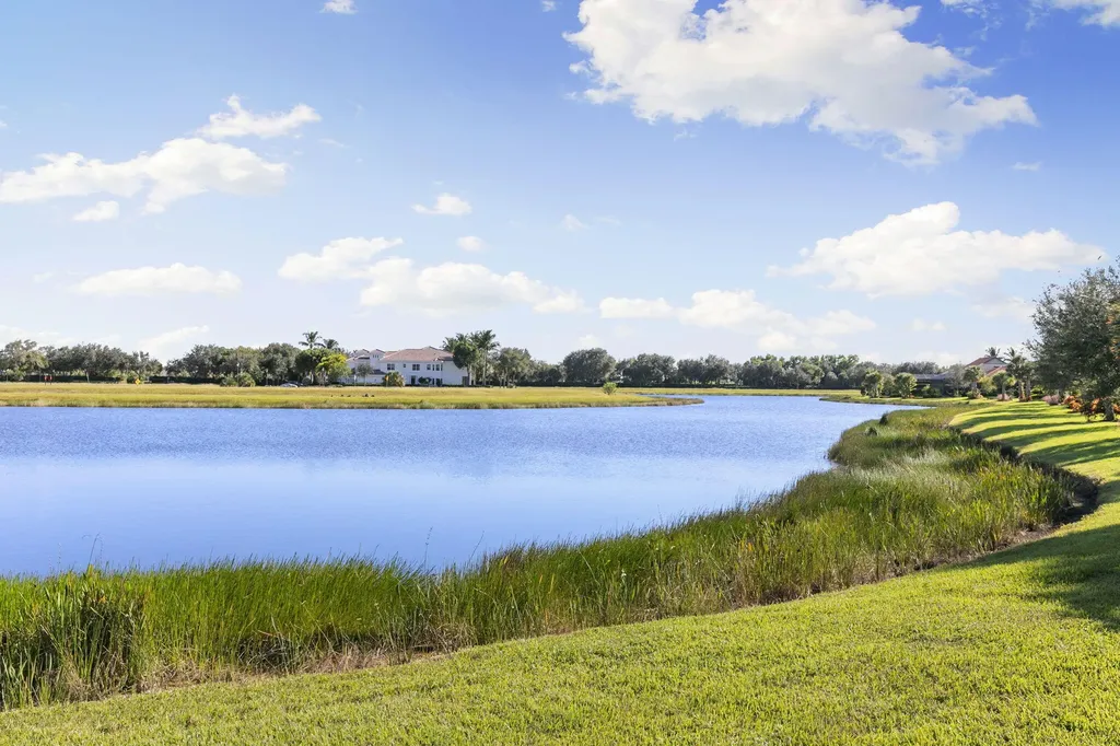 2787 Aviamar Circle Naples FL 34114