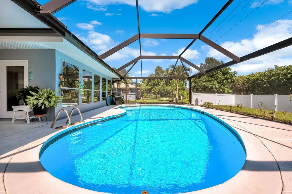 4459 Lakewood Boulevard Naples FL 34112