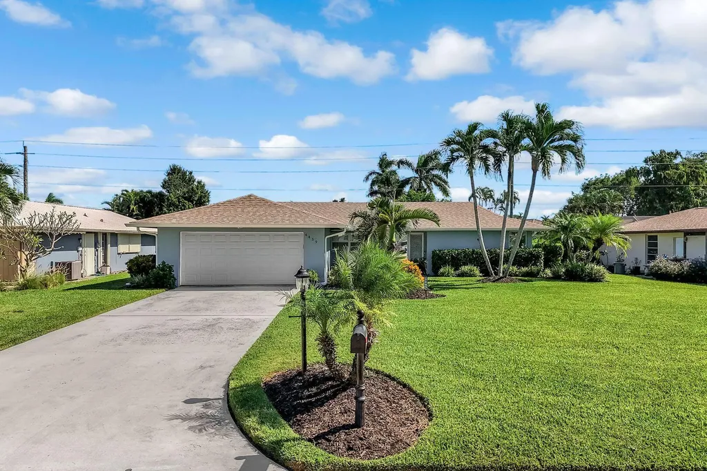 4459 Lakewood Boulevard Naples FL 34112