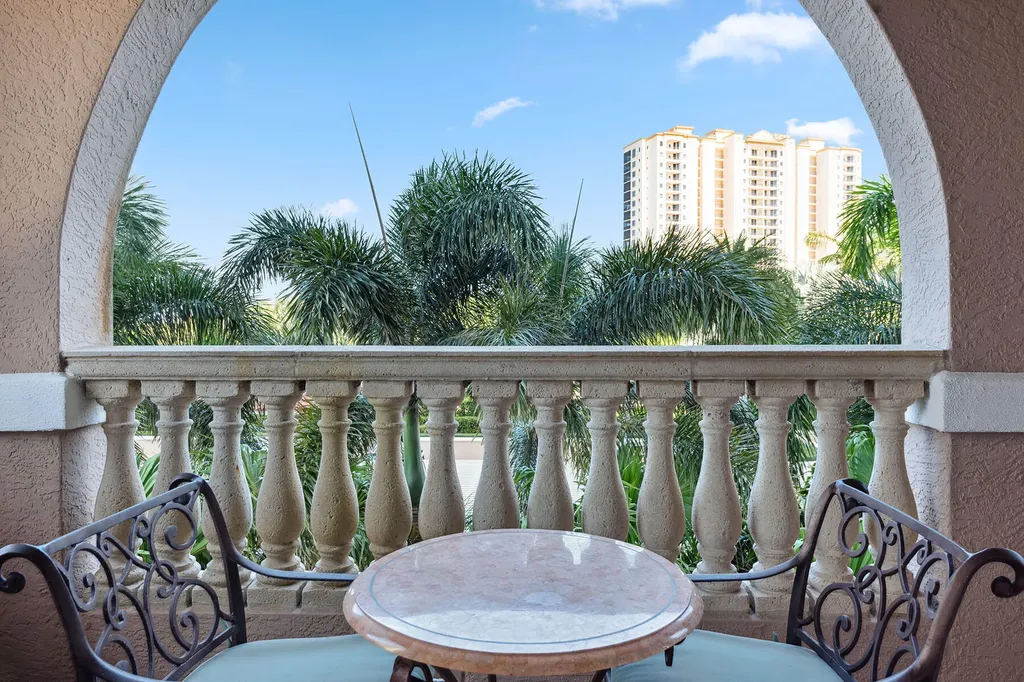 1060 Borghese Lane Naples FL 34114