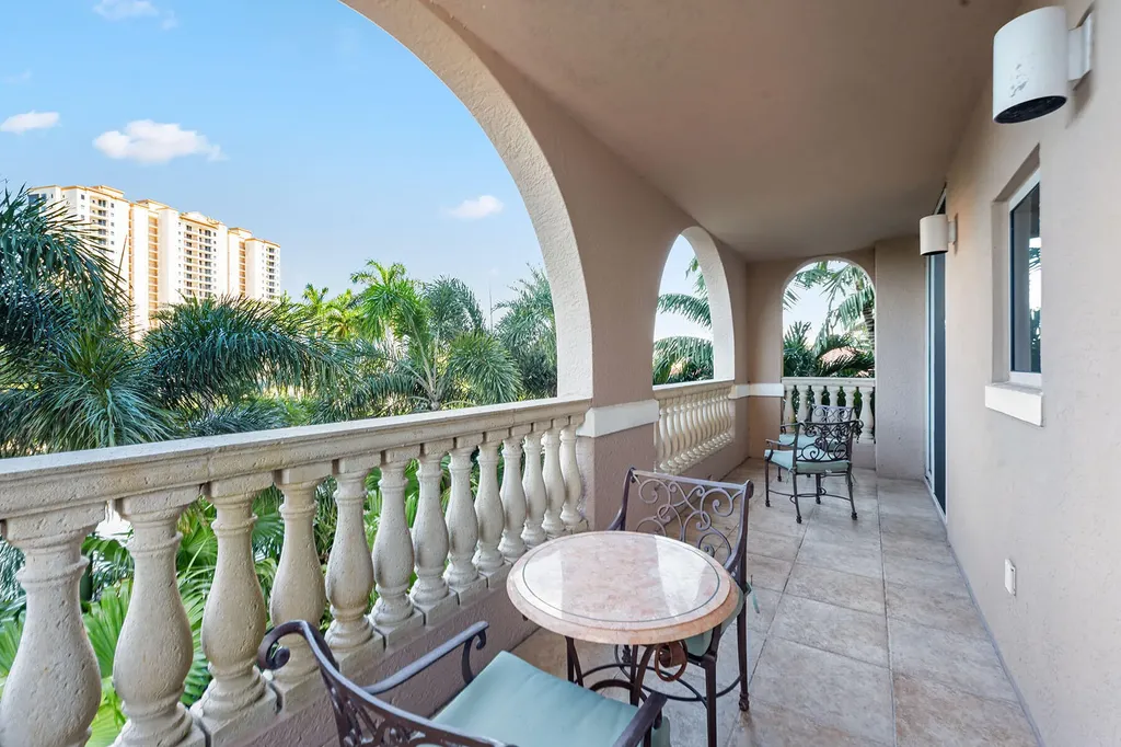 1060 Borghese Lane Naples FL 34114