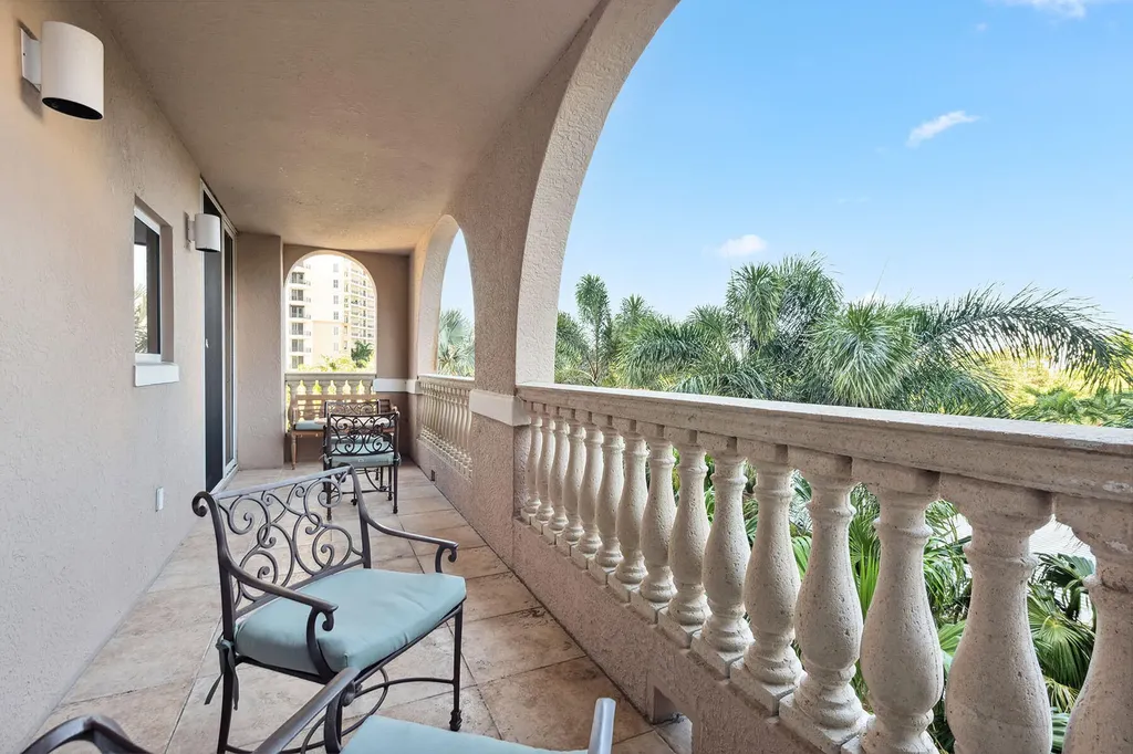 1060 Borghese Lane Naples FL 34114