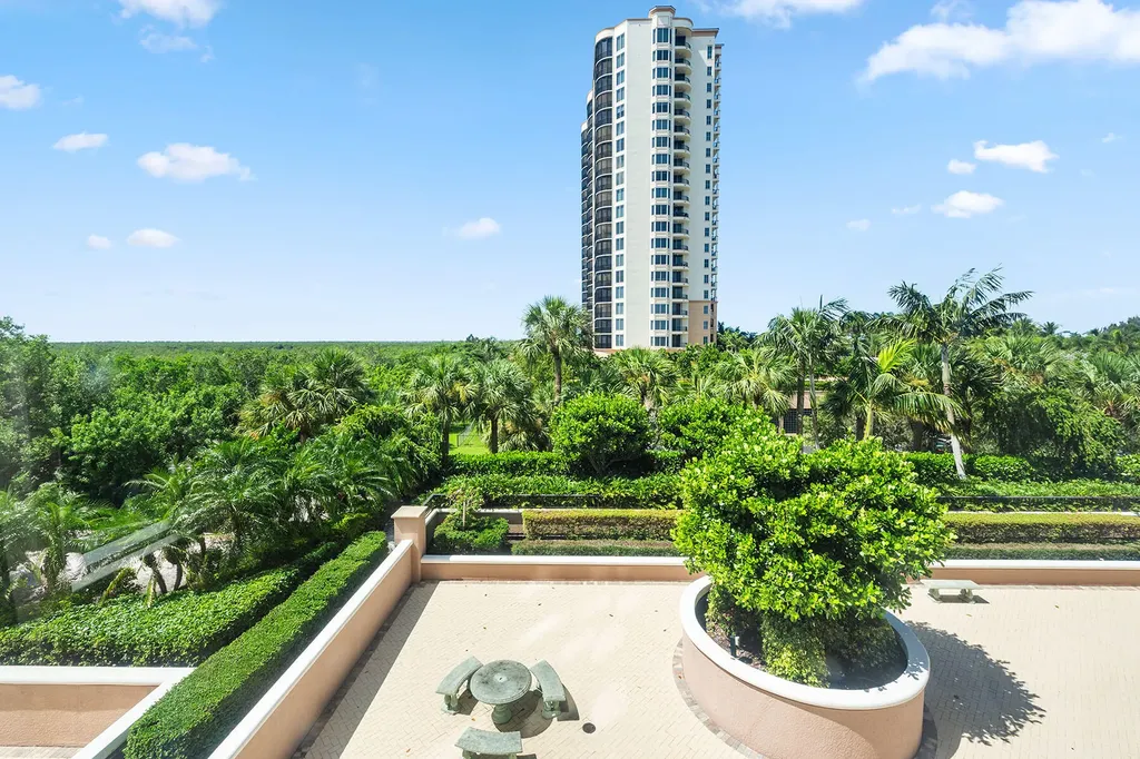 1060 Borghese Lane Naples FL 34114