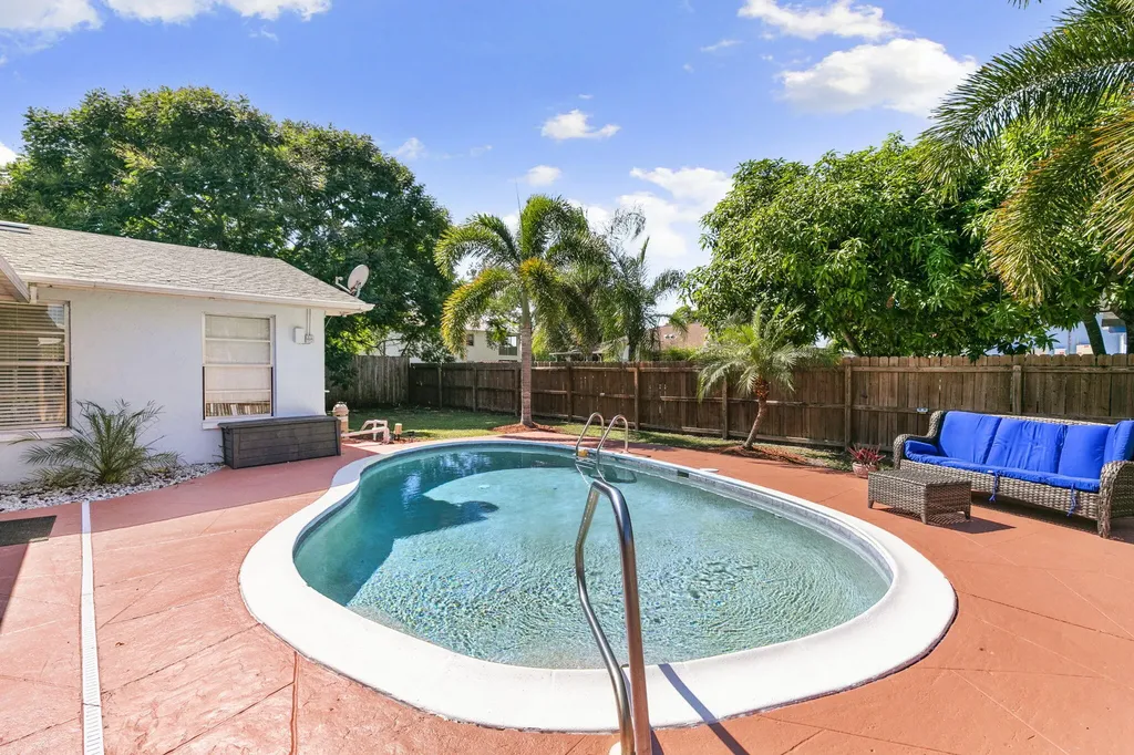 4220 Pearl Harbor Drive Naples FL 34112