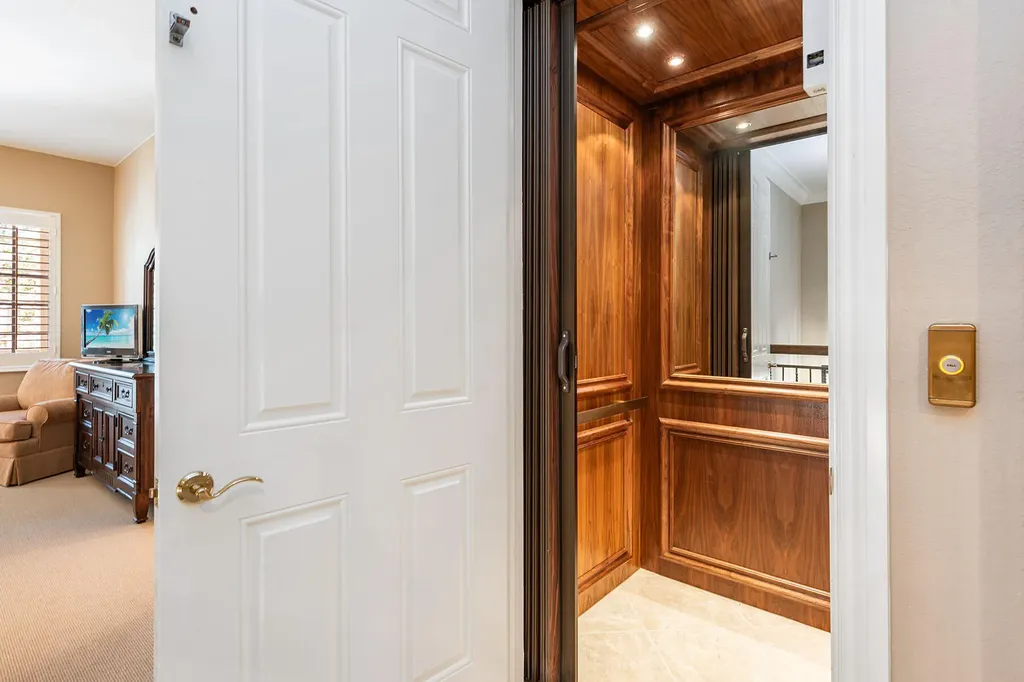 9284 Menaggio Court Naples FL 34114