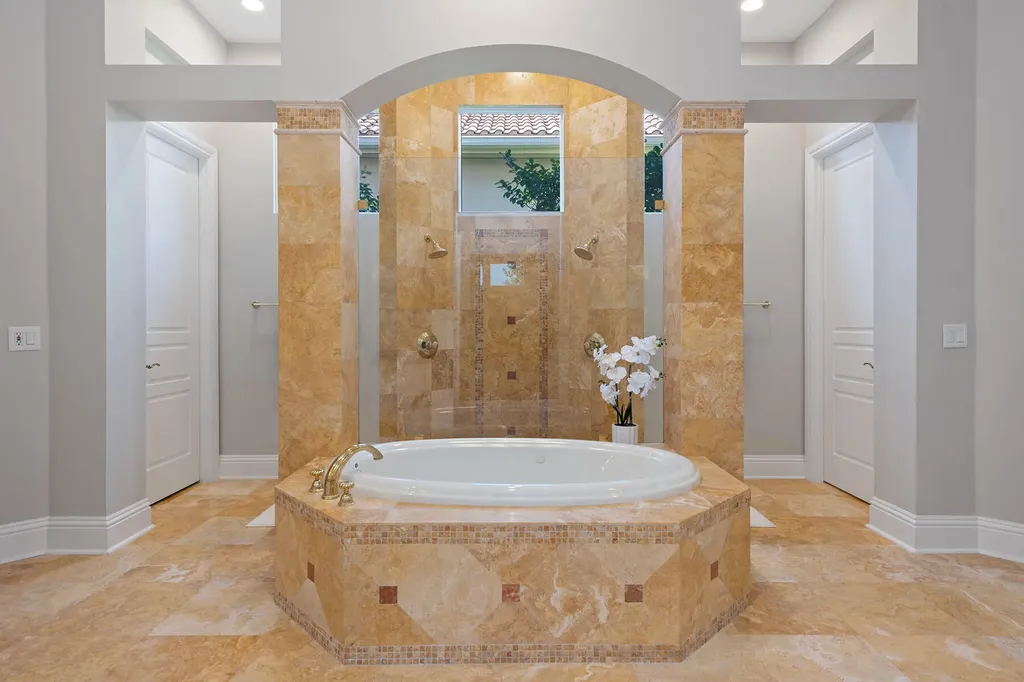 8604 Majorca Lane Naples FL 34114