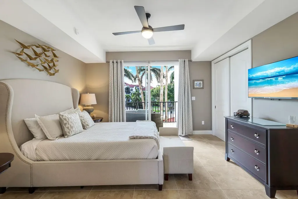 700 La Peninsula Boulevard Naples FL 34113