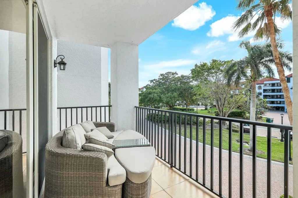 700 La Peninsula Boulevard Naples FL 34113