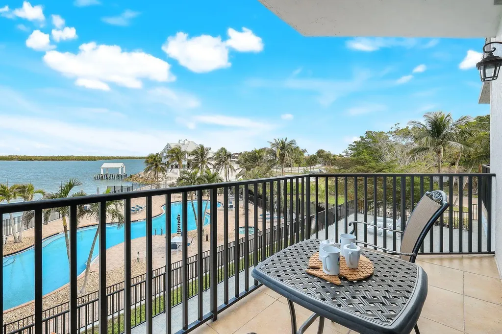 700 La Peninsula Boulevard Naples FL 34113