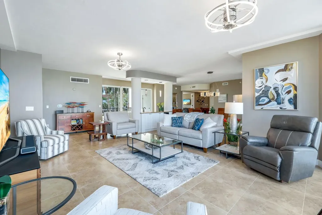 700 La Peninsula Boulevard Naples FL 34113