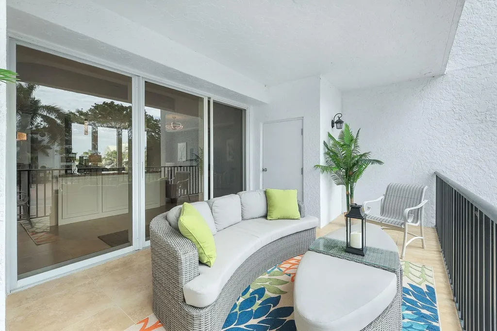 700 La Peninsula Boulevard Naples FL 34113