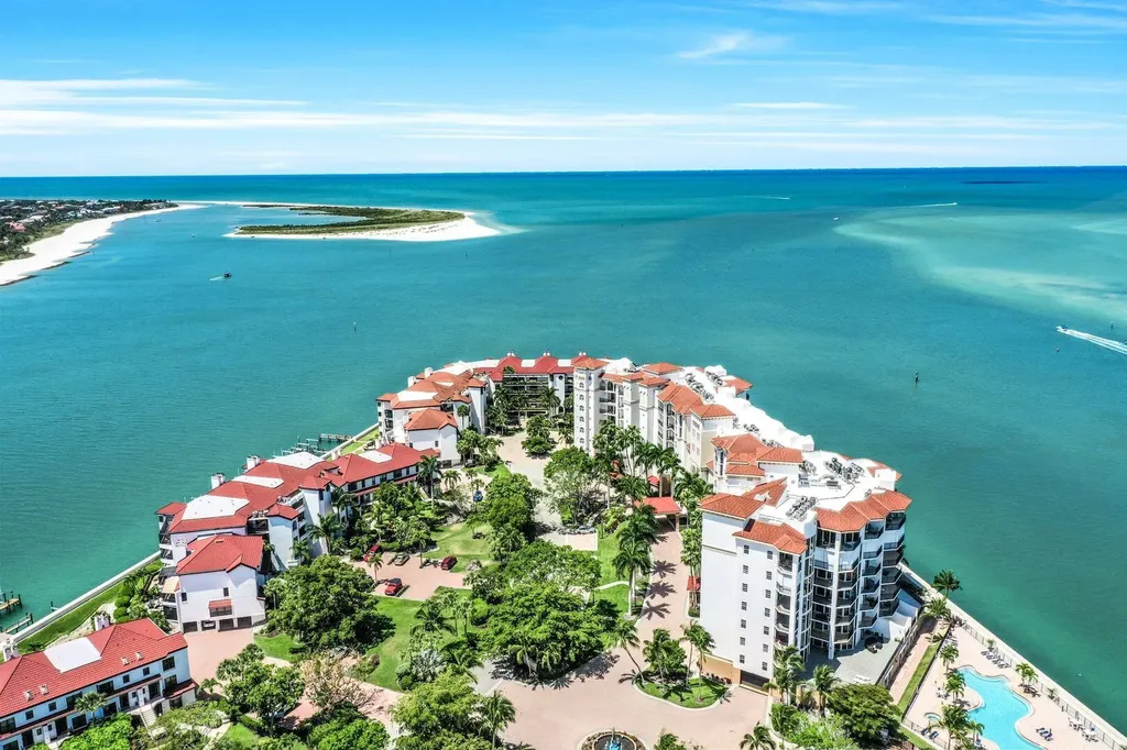 700 La Peninsula Boulevard Naples FL 34113