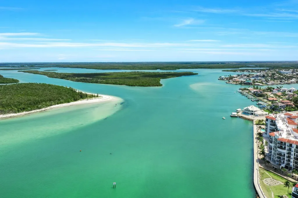 700 La Peninsula Boulevard Naples FL 34113