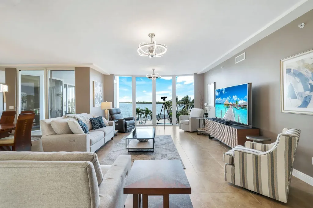 700 La Peninsula Boulevard Naples FL 34113