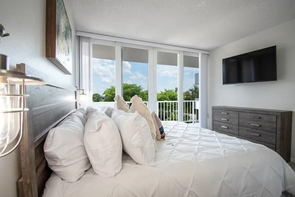 140 Seaview Court Marco Island FL 34145