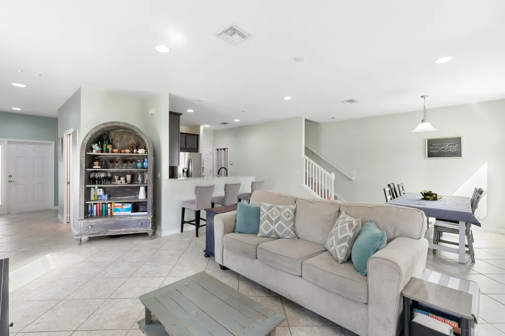 14824 Sutherland Avenue Naples FL 34119