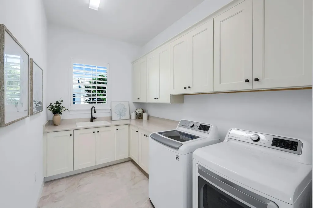 3233 Tavolara Lane Naples FL 34114