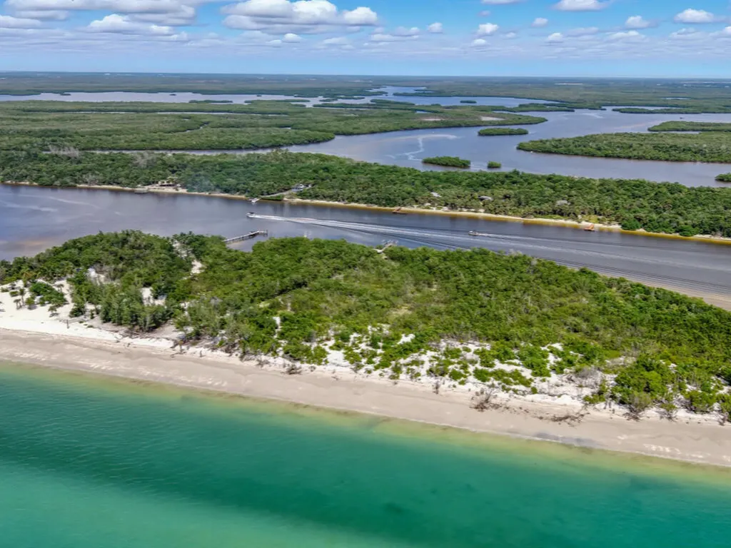 11799 Keewaydin Naples FL 34113