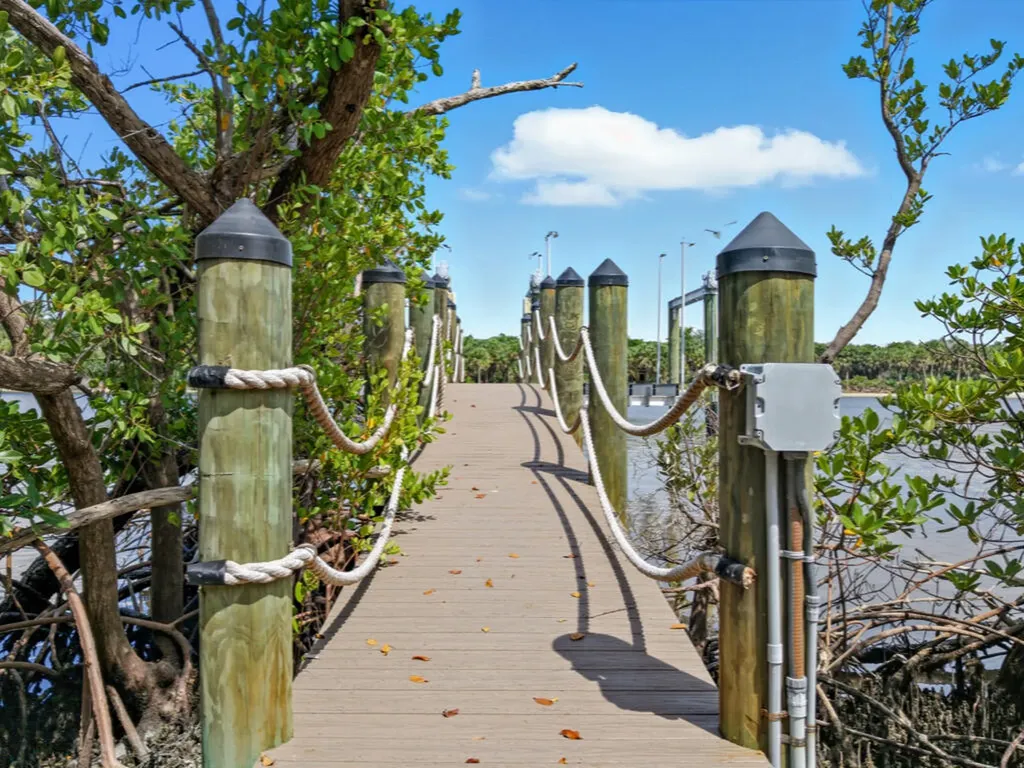 11799 Keewaydin Naples FL 34113