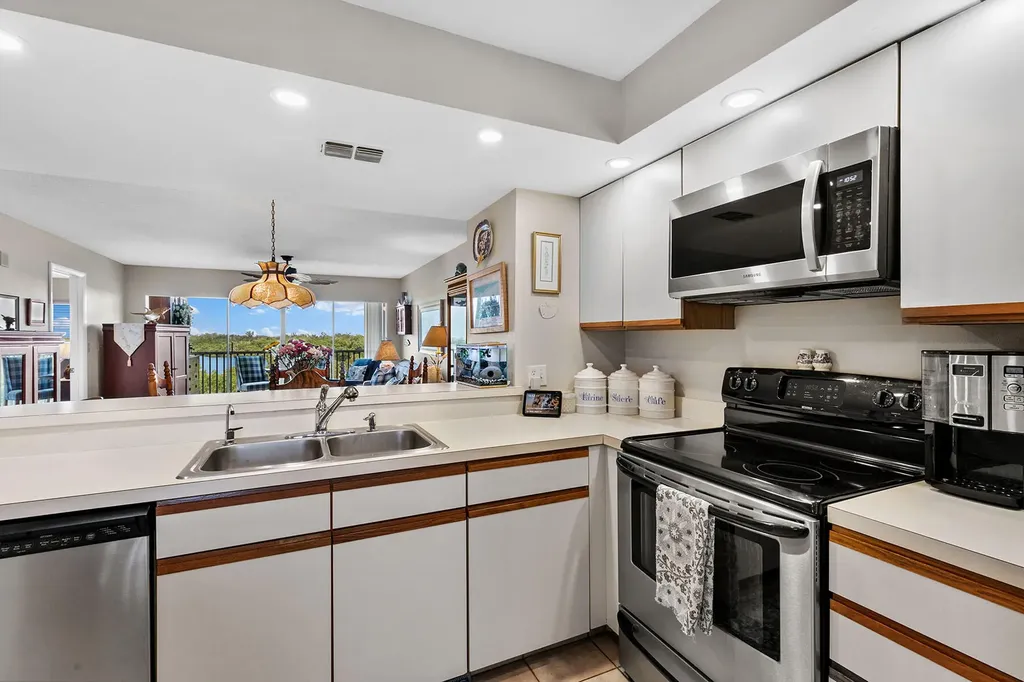 100 Stevens Landing Marco Island FL 34145