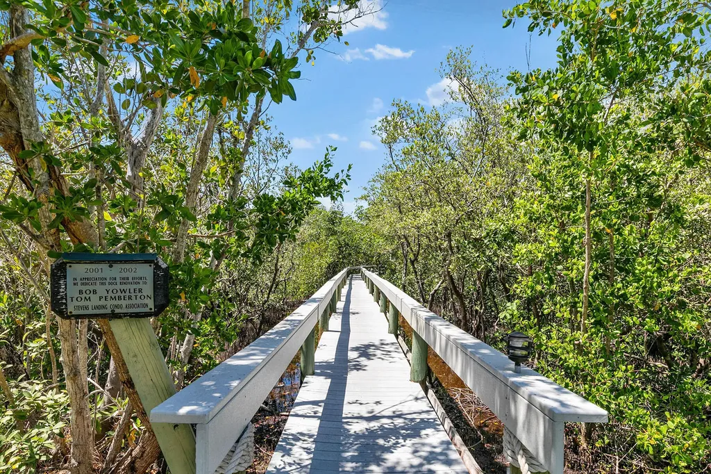 100 Stevens Landing Marco Island FL 34145