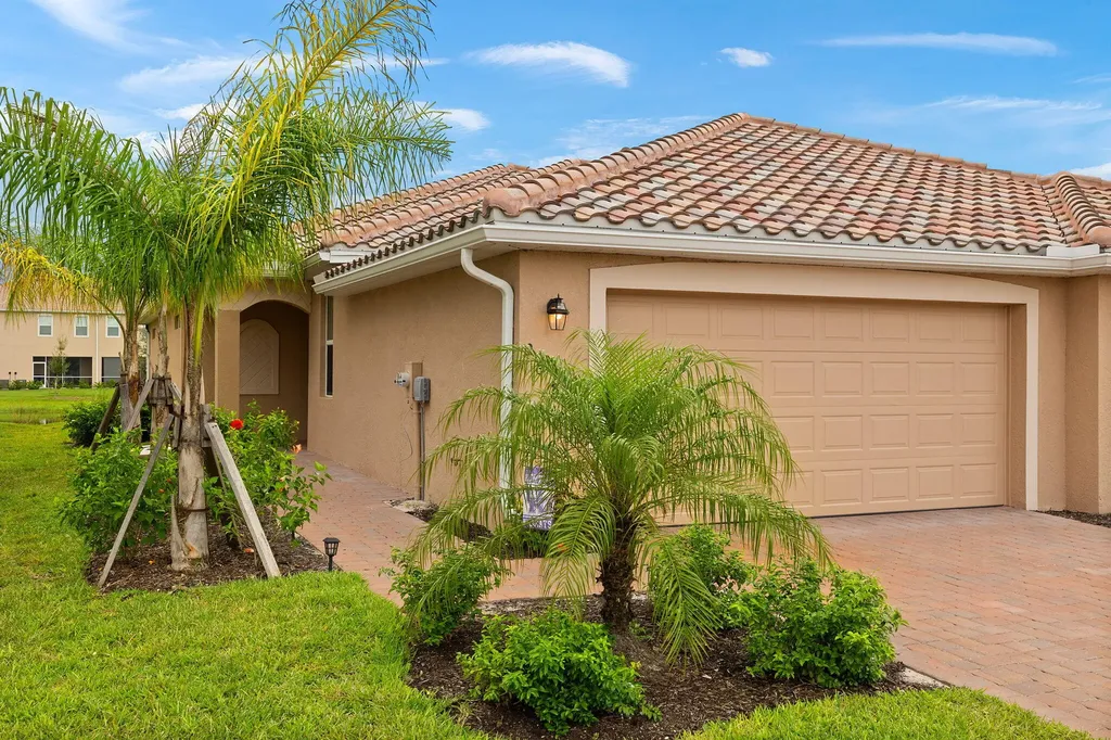 2685 Vine Avenue Naples FL 34120