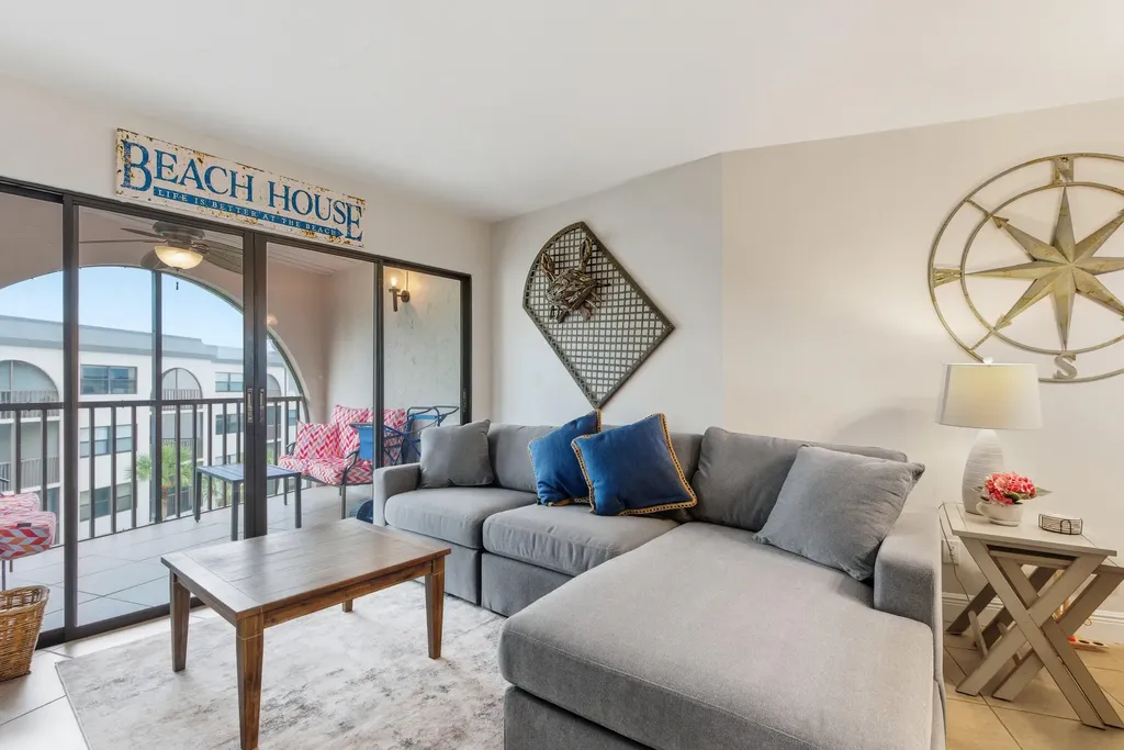 1023 Anglers Cave Marco Island FL 34145