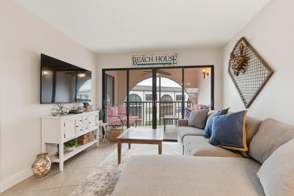 1023 Anglers Cave Marco Island FL 34145