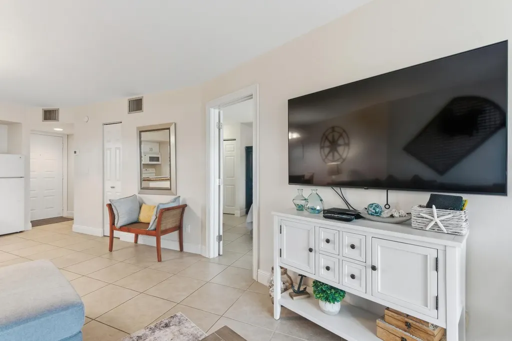 1023 Anglers Cave Marco Island FL 34145