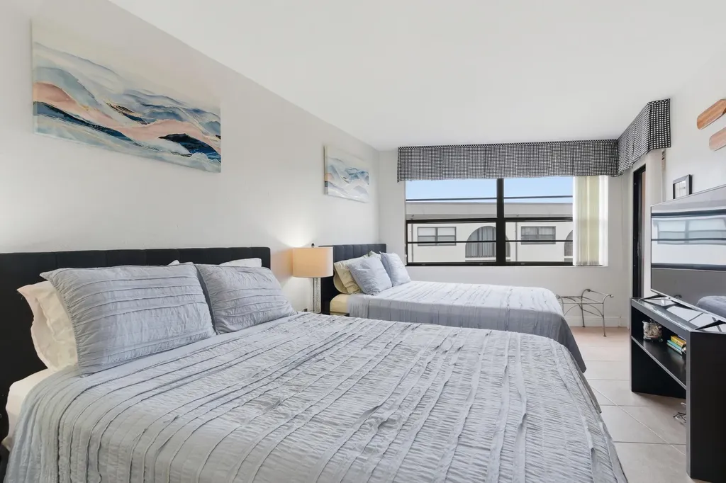 1023 Anglers Cave Marco Island FL 34145