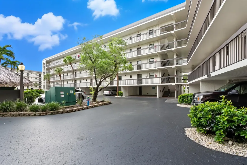 1023 Anglers Cave Marco Island FL 34145