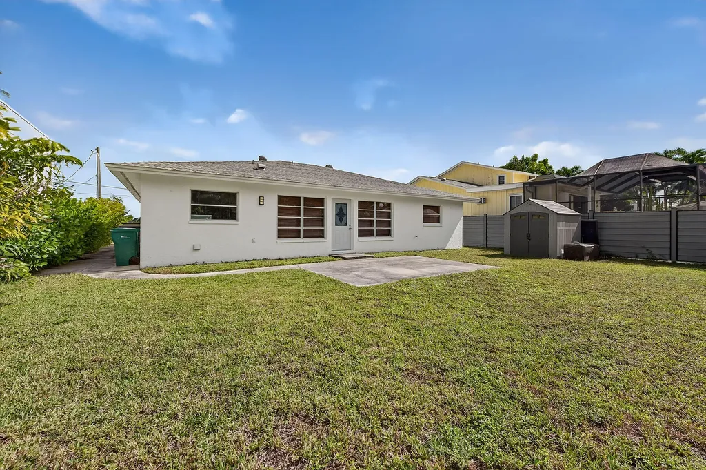 106 Pago Pago Drive W Naples FL 34113