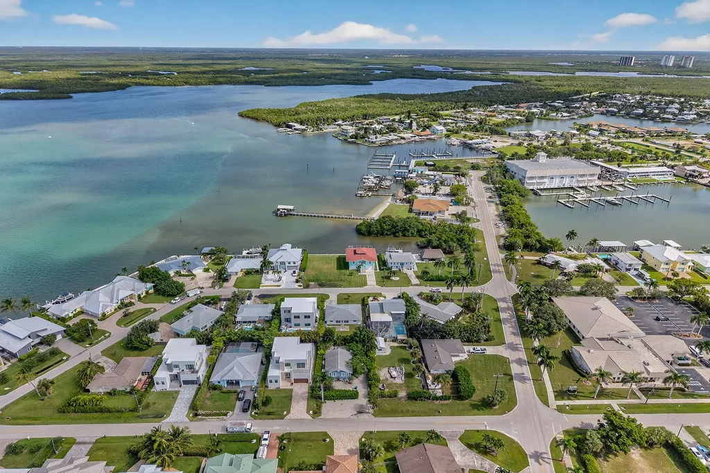 106 Pago Pago Drive W Naples FL 34113